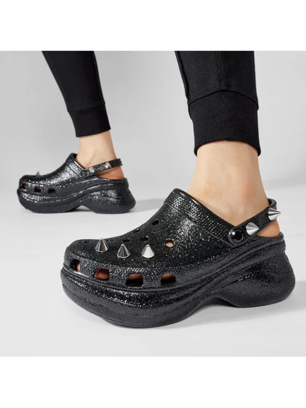 NEW Women's Crocs Classic
Bae Glitter Stud Clog Wedge Sandals 206783-001 Black
